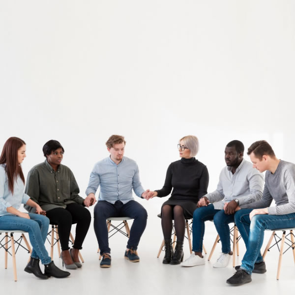 Clínica com abordagem religiosa ou terapêutica: qual funciona melhor?